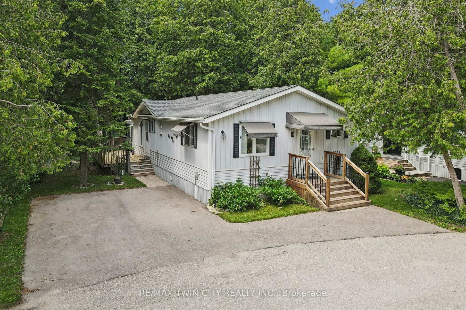 4 Spruce Avenue photo 27