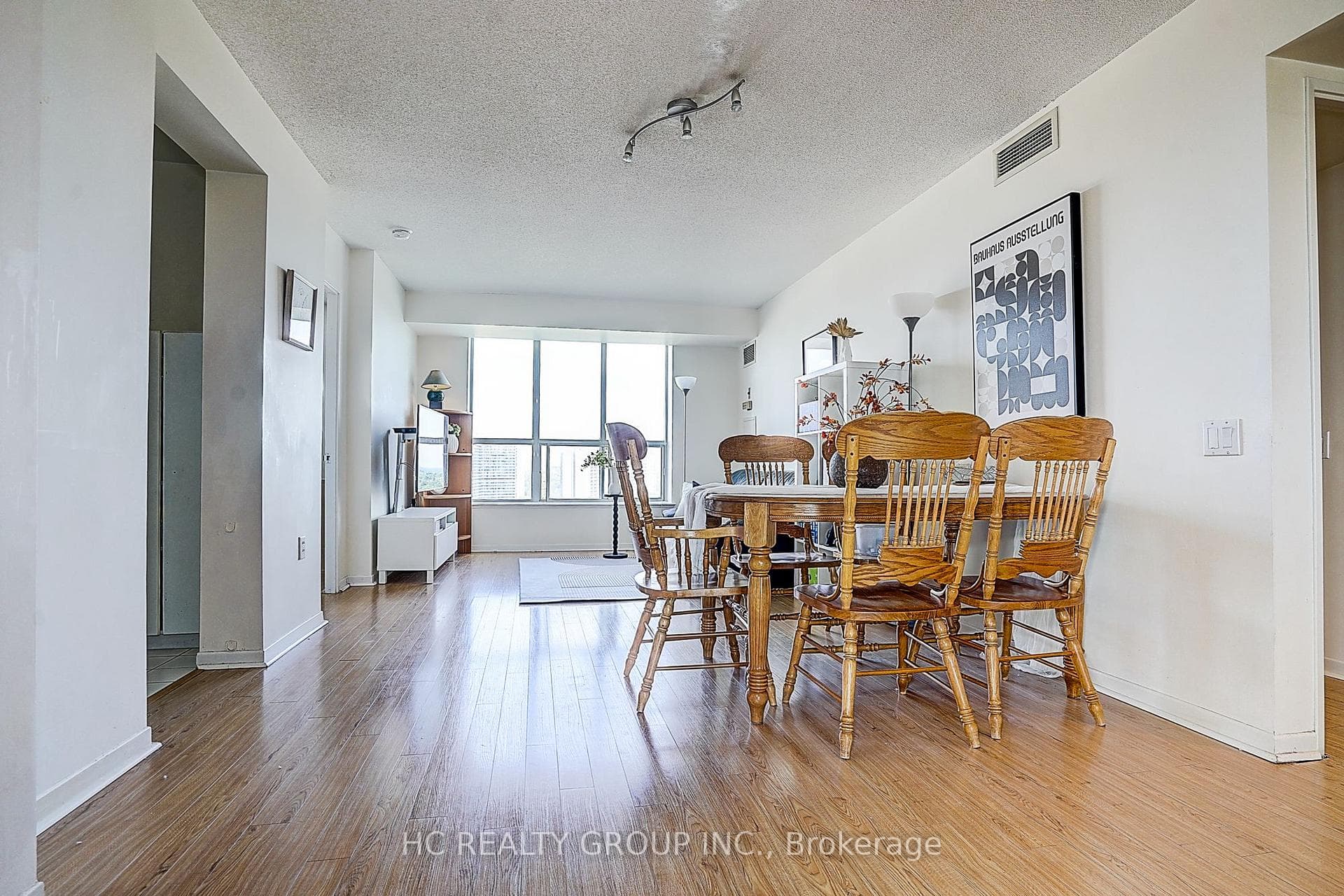 21 Overlea Boulevard Unit 1602 photo 9