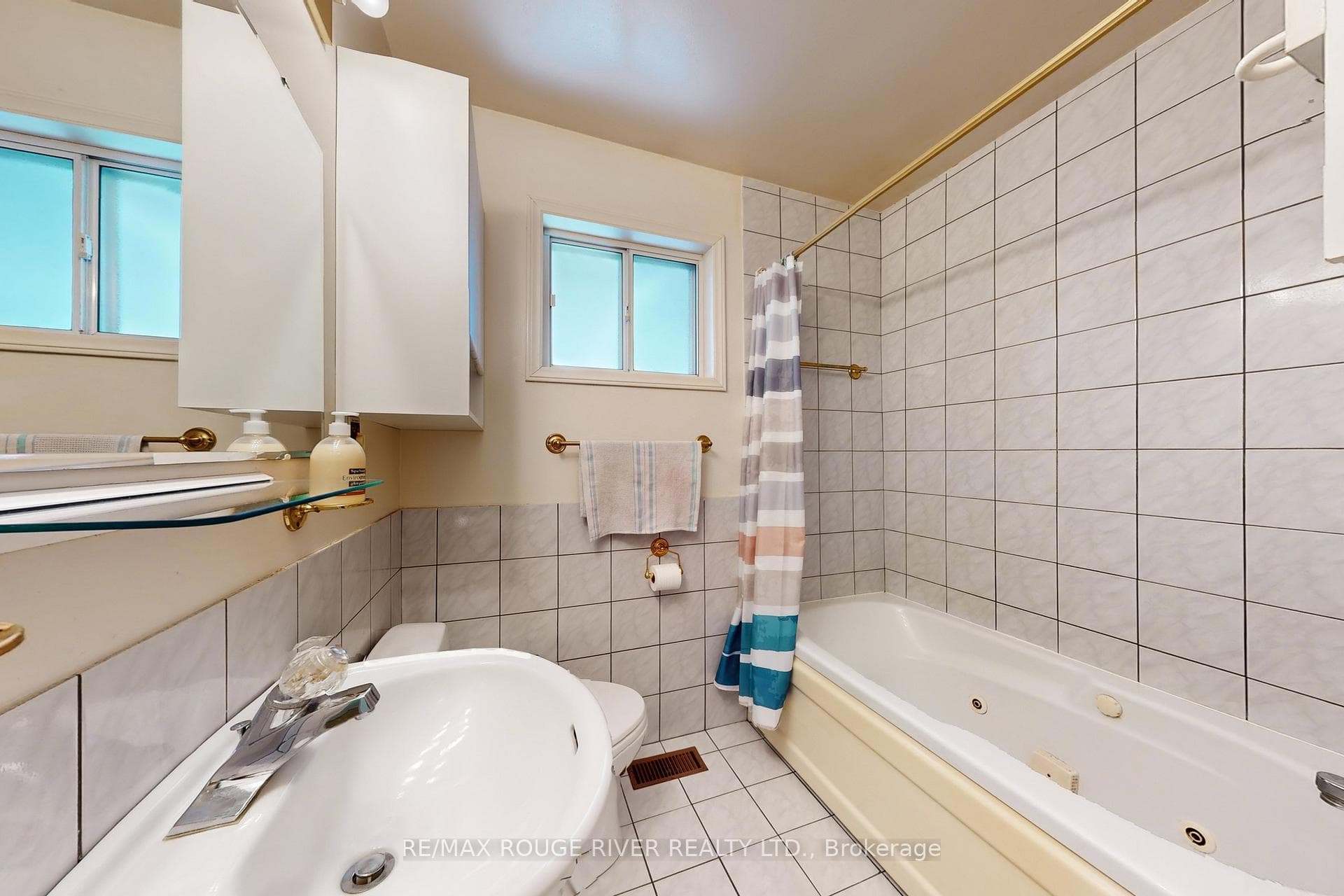 68 Aurora Heights Drive photo 34