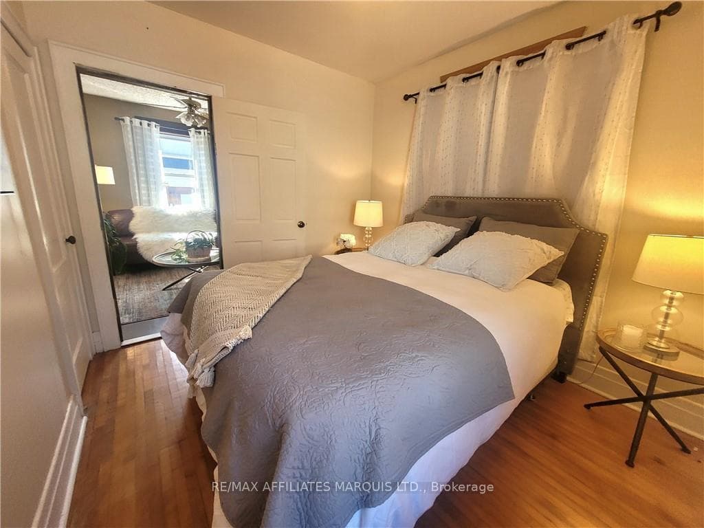 4 DUNBAR Avenue photo 10