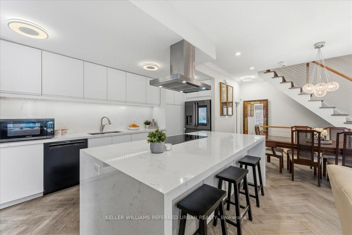 16 Humberstone Drive Unit 101 photo 11
