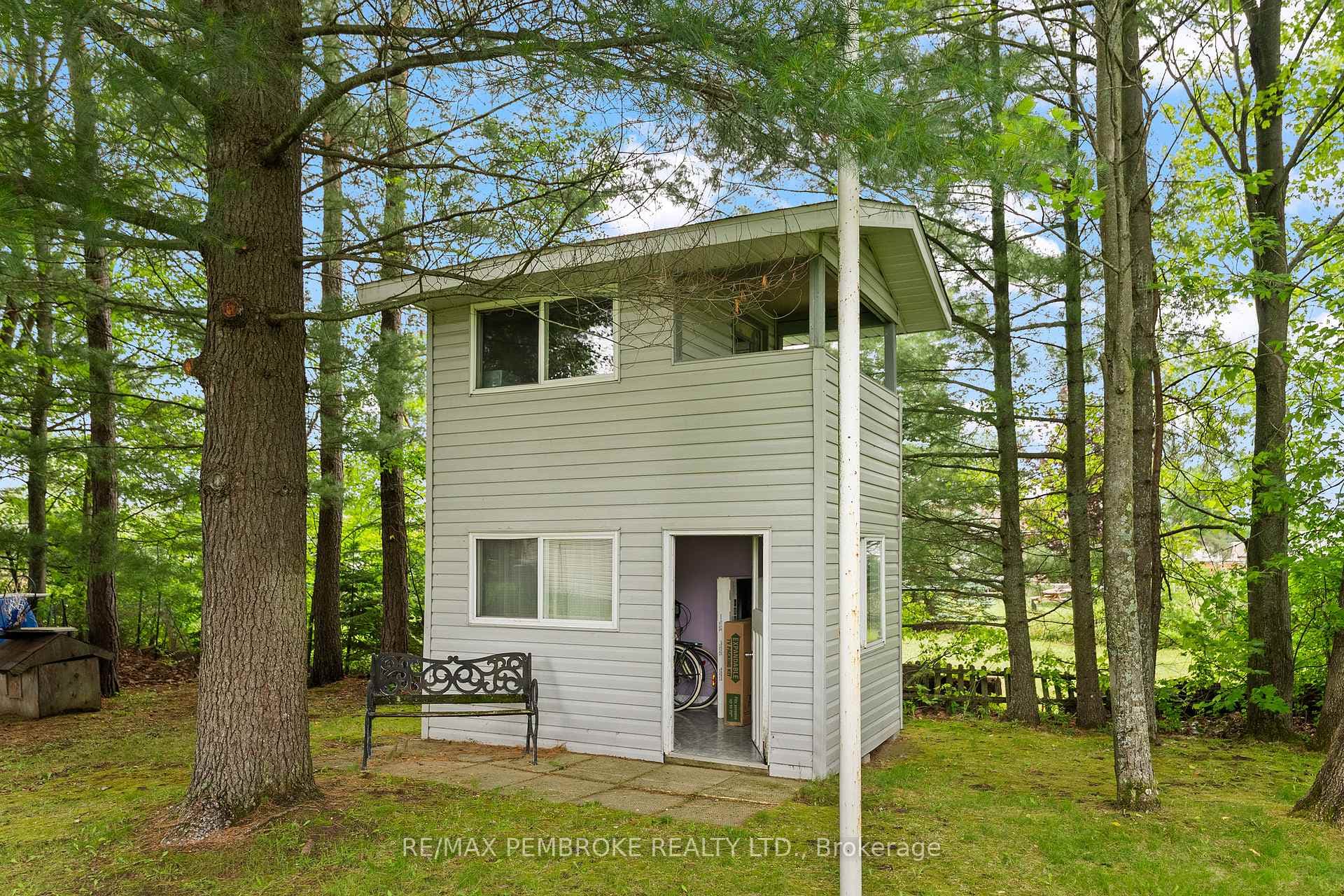 44 Ravenwood Crescent photo 37