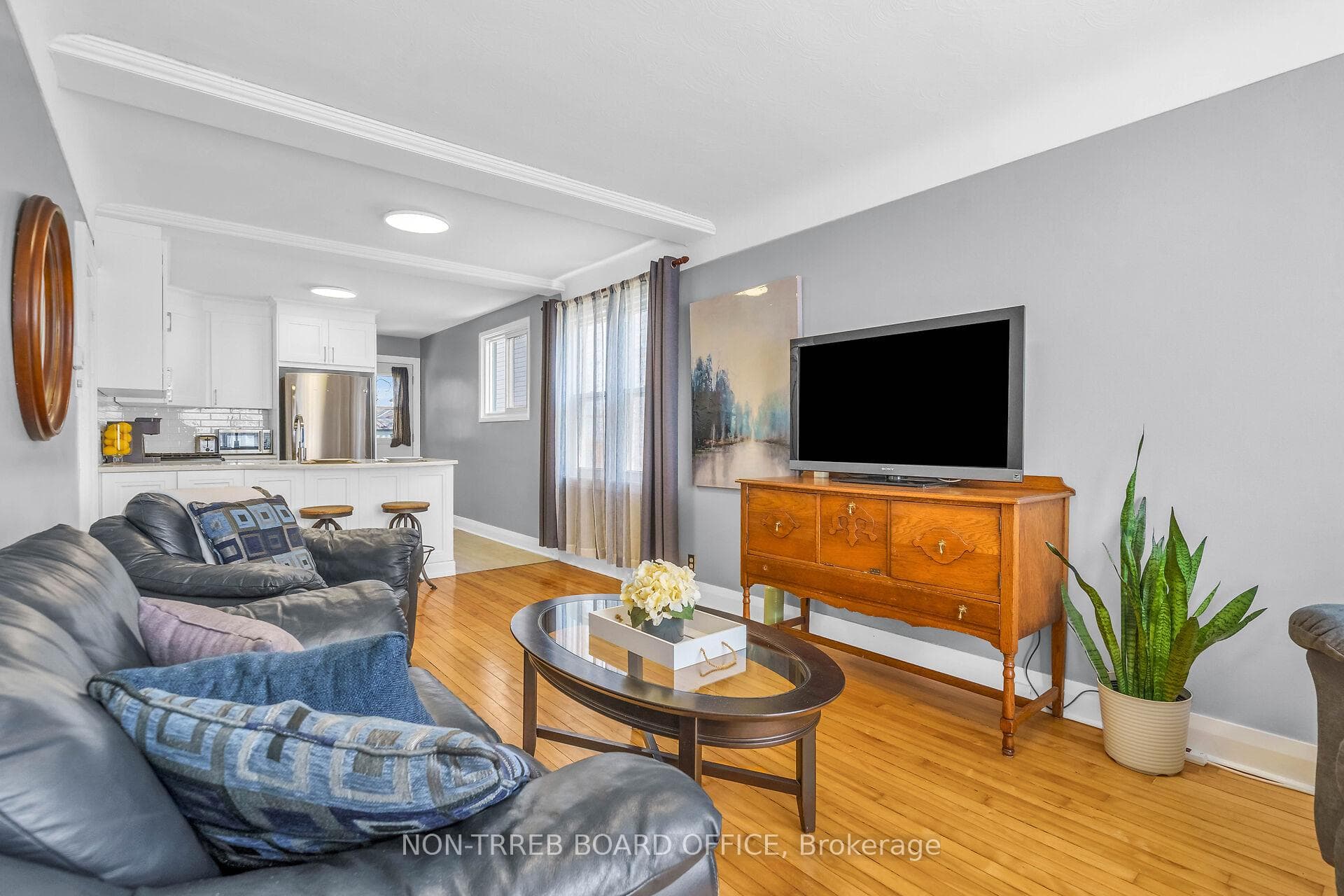 151 Strachan Street photo 3