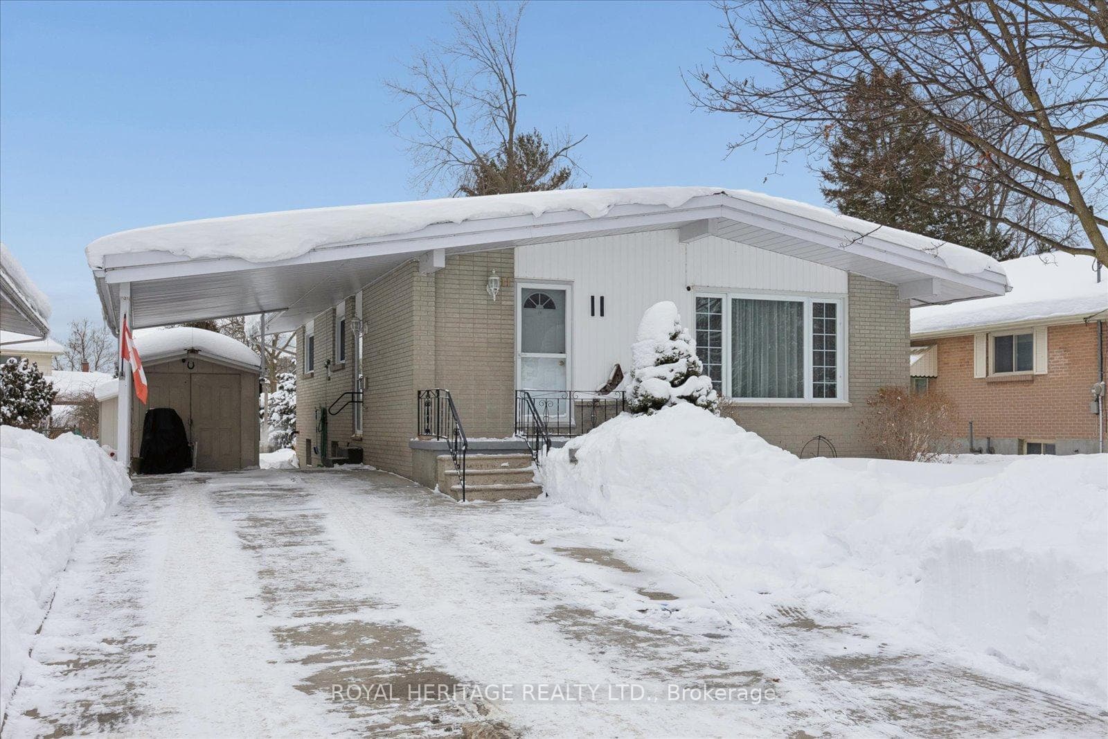11 Willow Drive photo 1