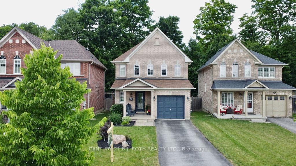52 Versailles Crescent photo 2