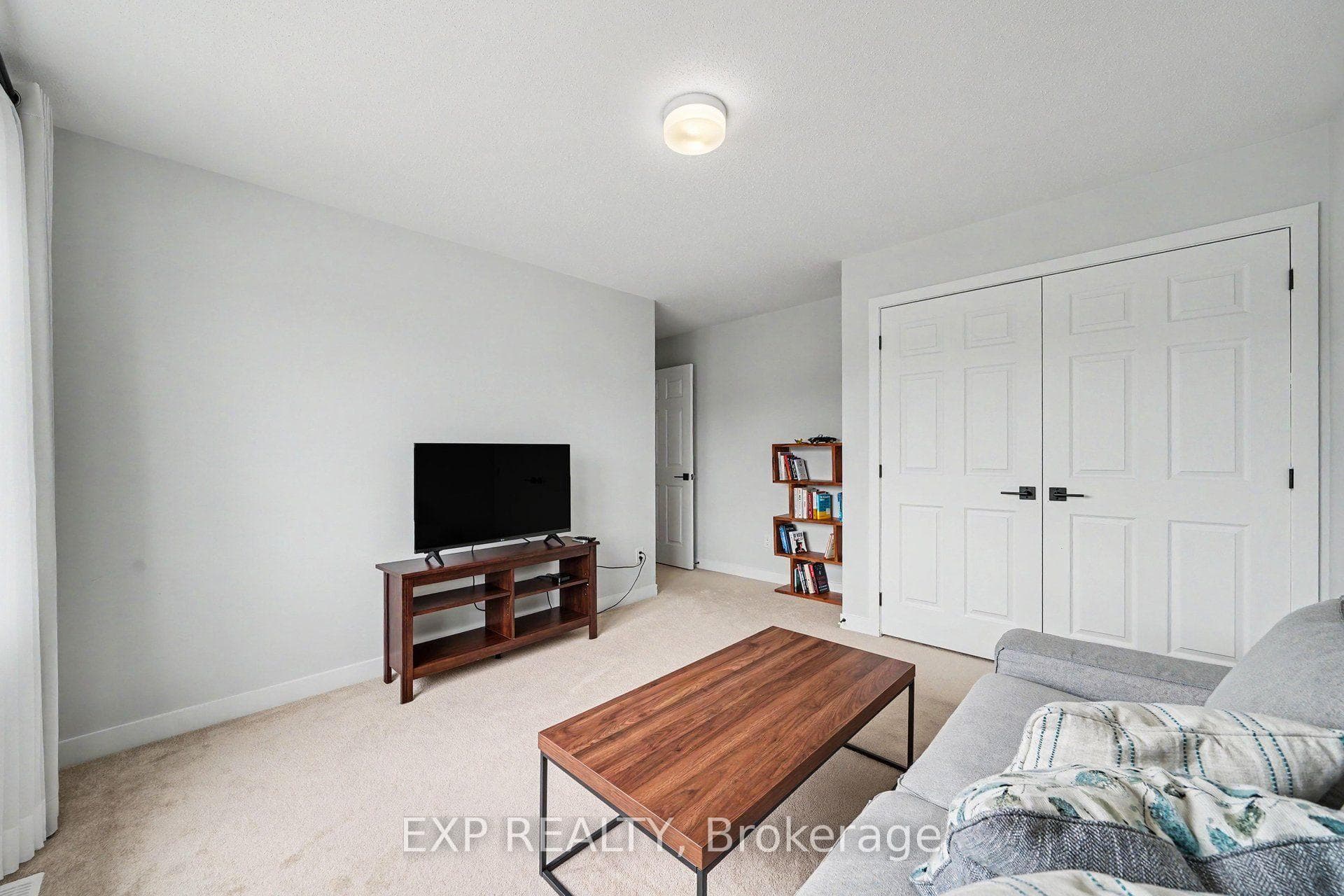 818 Crossgate Street photo 29