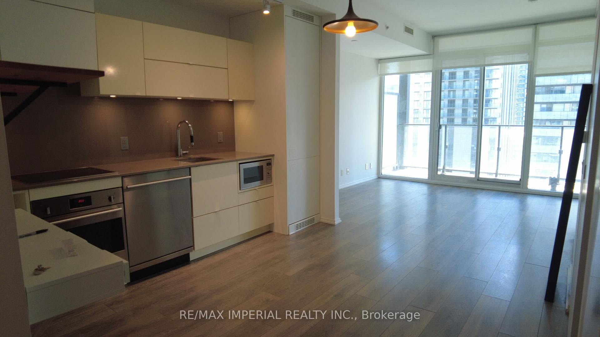 125 peter Street Unit 2411 photo 3