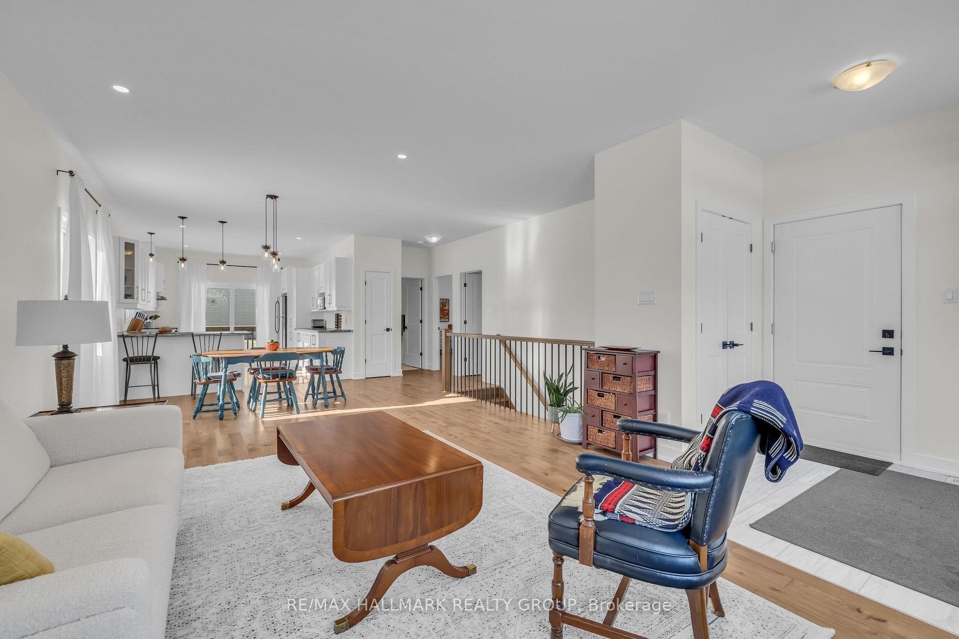 529 Ovana Crescent photo 4