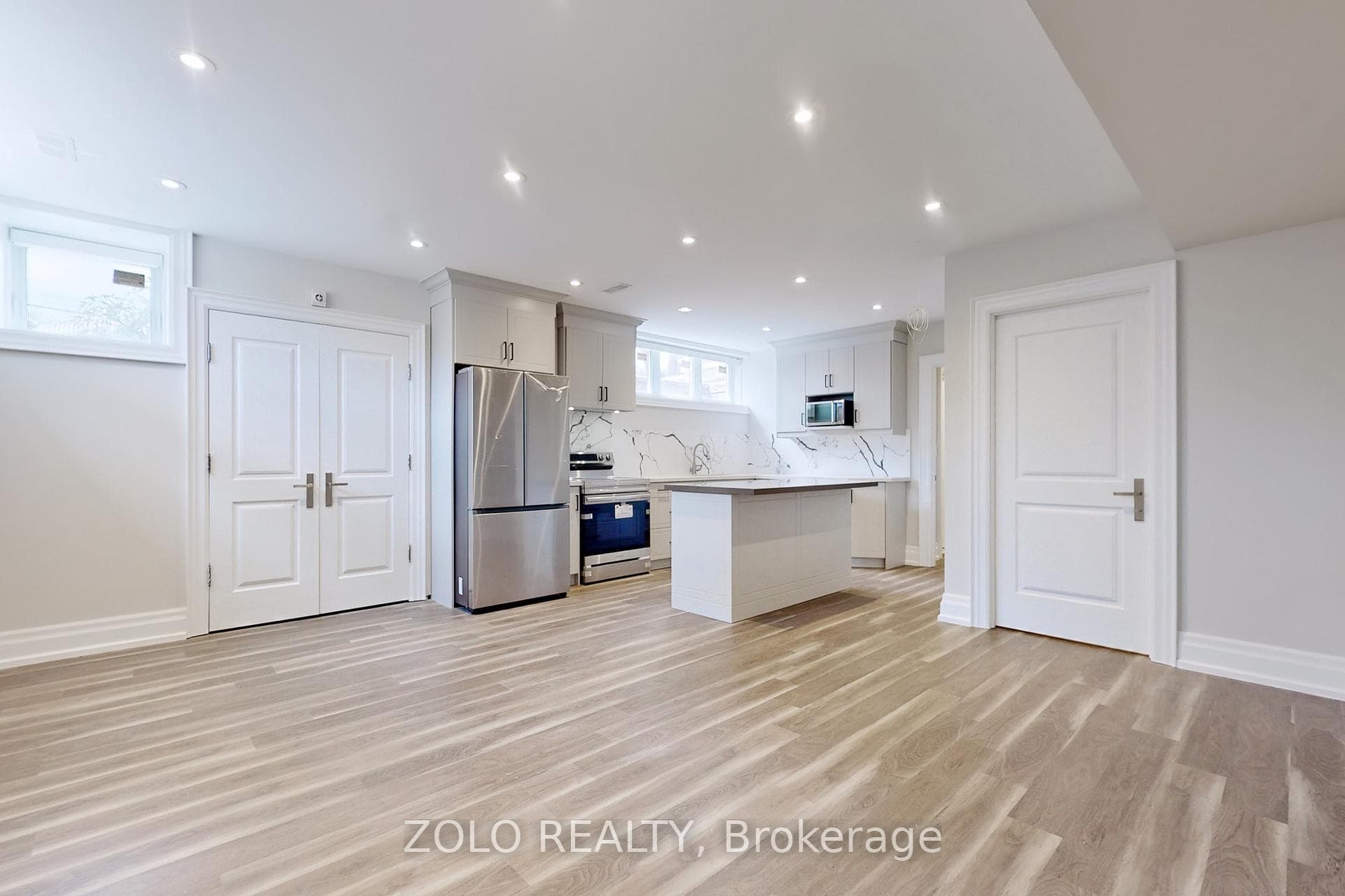 1 White Avenue photo 33