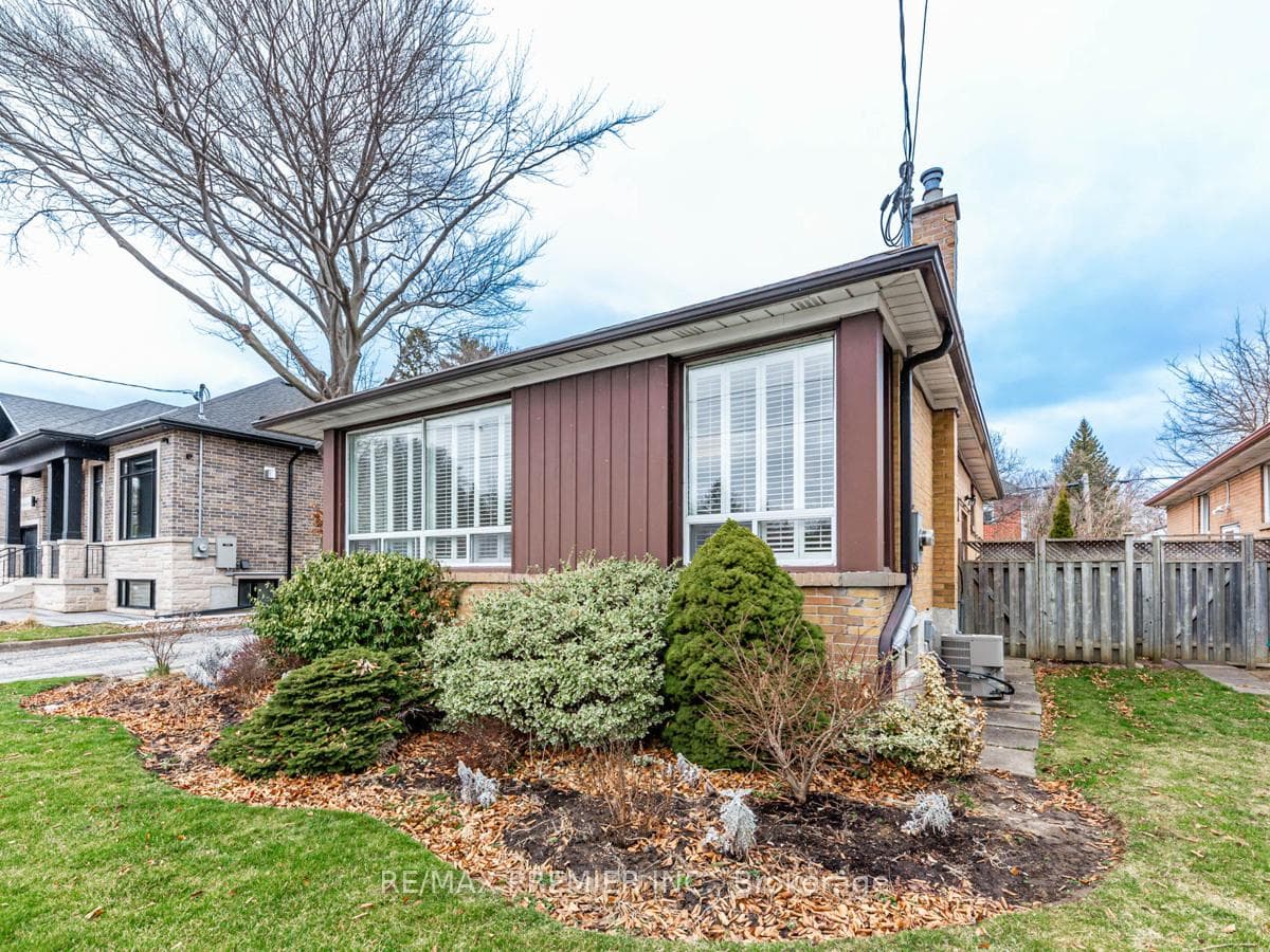 92 Searle Avenue photo 3