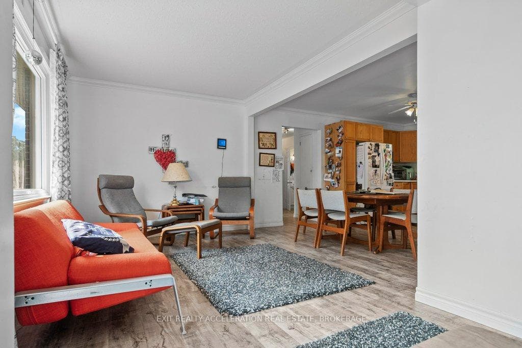 400 Dundas Street photo 13