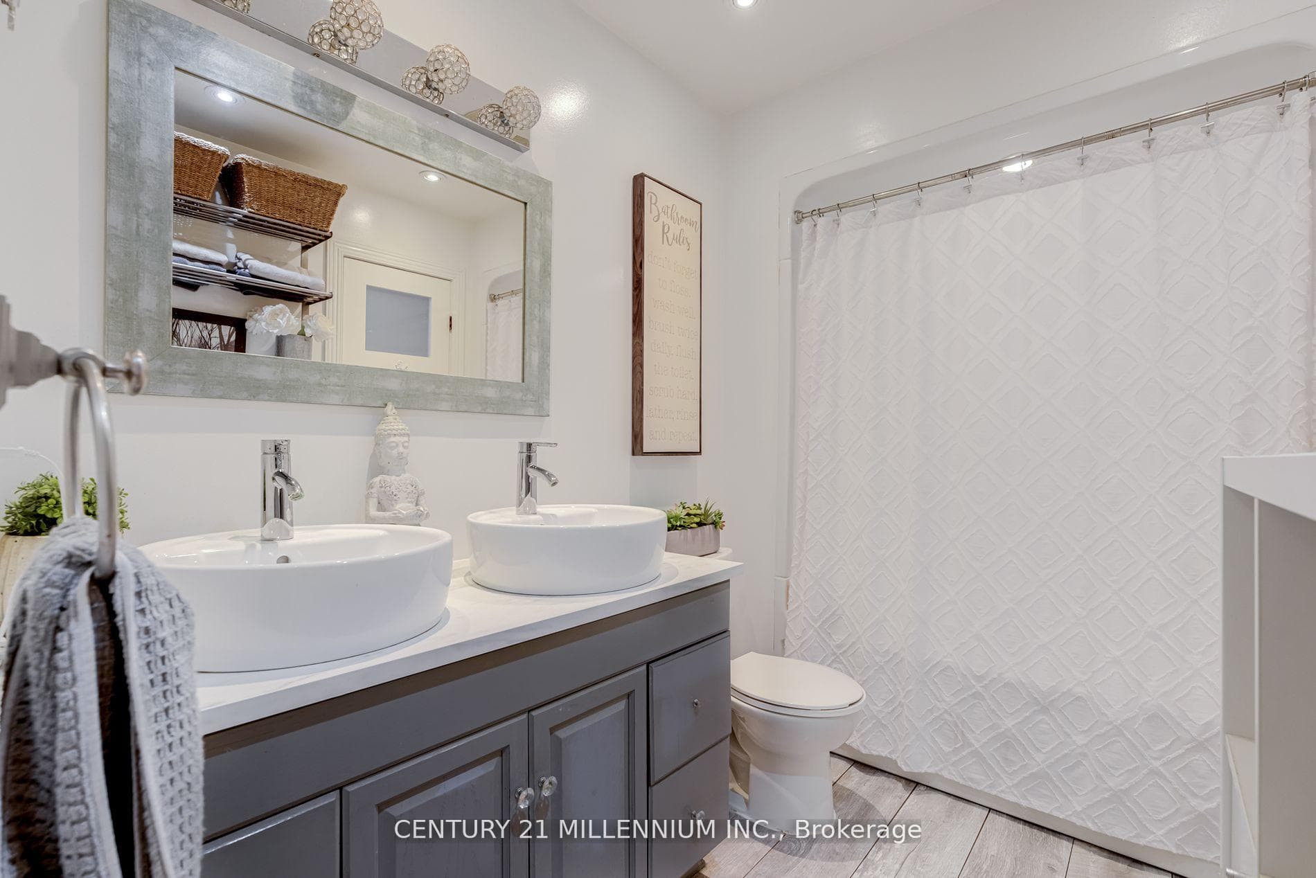 82 Holmes Drive photo 19