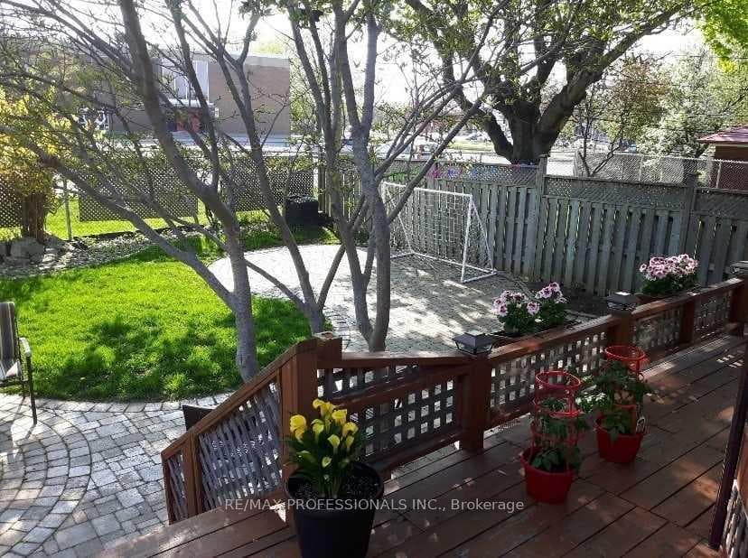 164 Wellesworth Drive photo 28