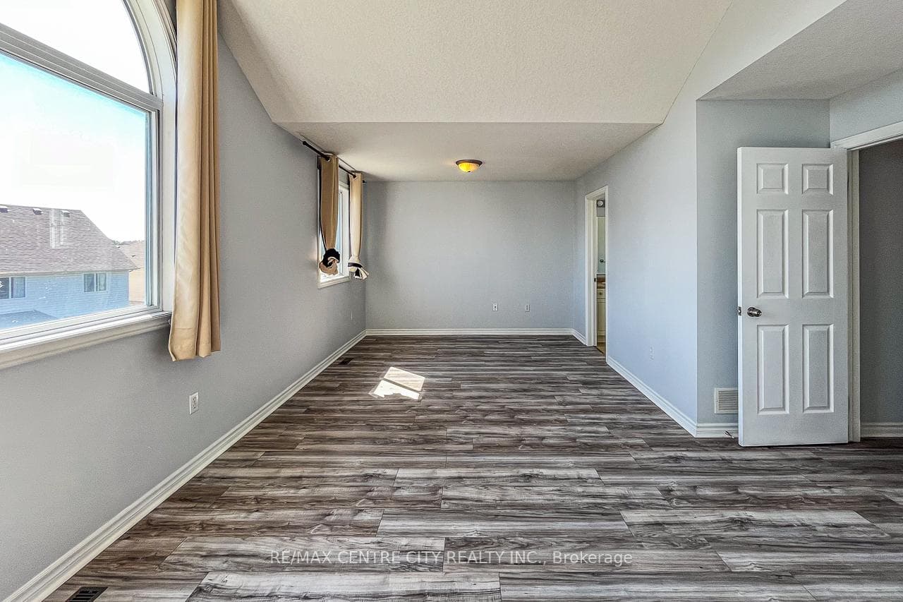 660 Oakcrossing Road photo 19