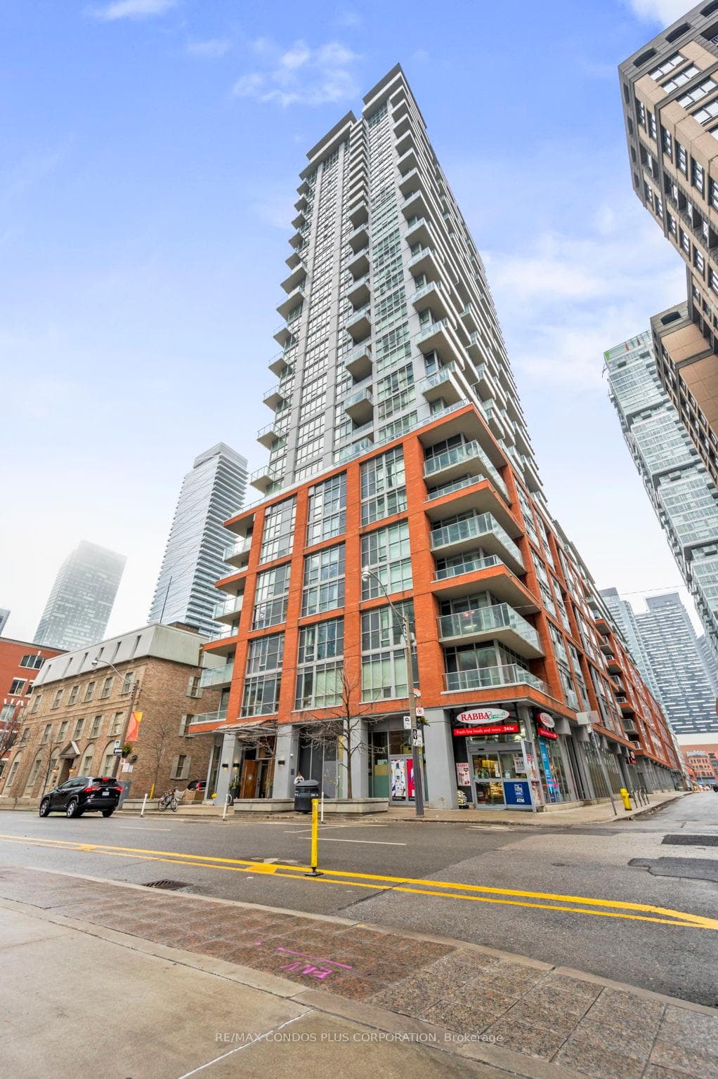 126 Simcoe Street Unit 1806 photo 1