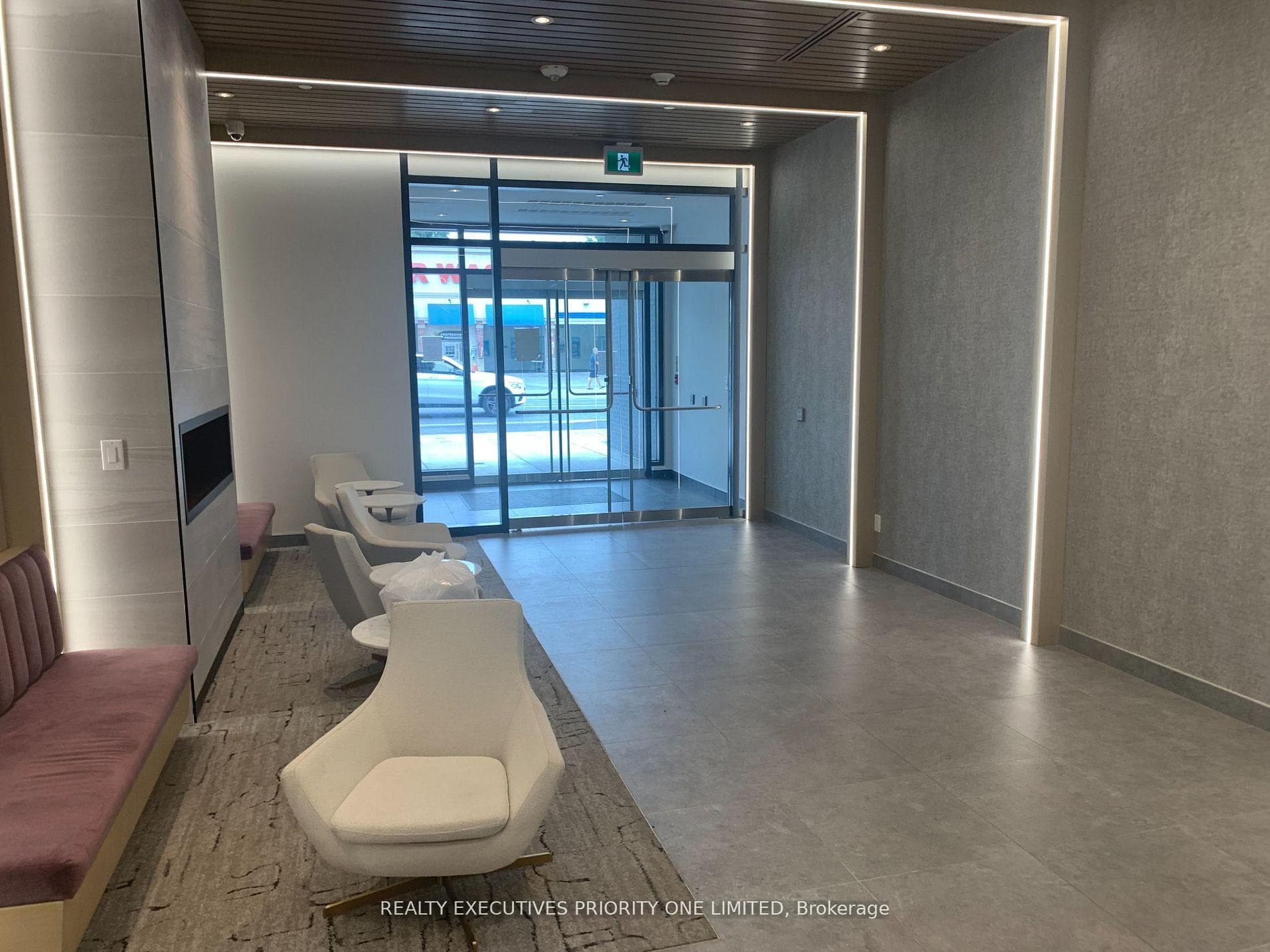 2369 Danforth Avenue Unit 407 photo 2