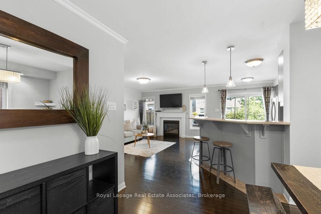 272 Woodley Crescent photo 4