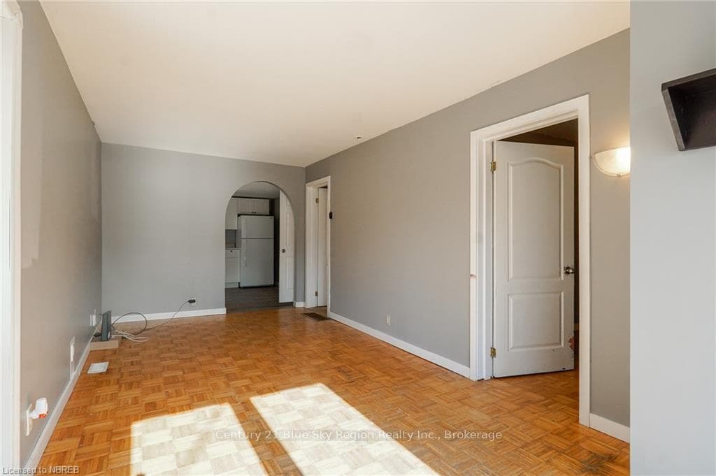 653 DOUGLAS Street photo 12