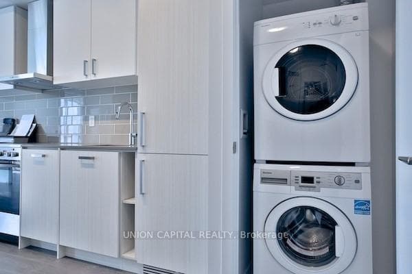 125 Redpath Avenue Unit 2709 photo 11