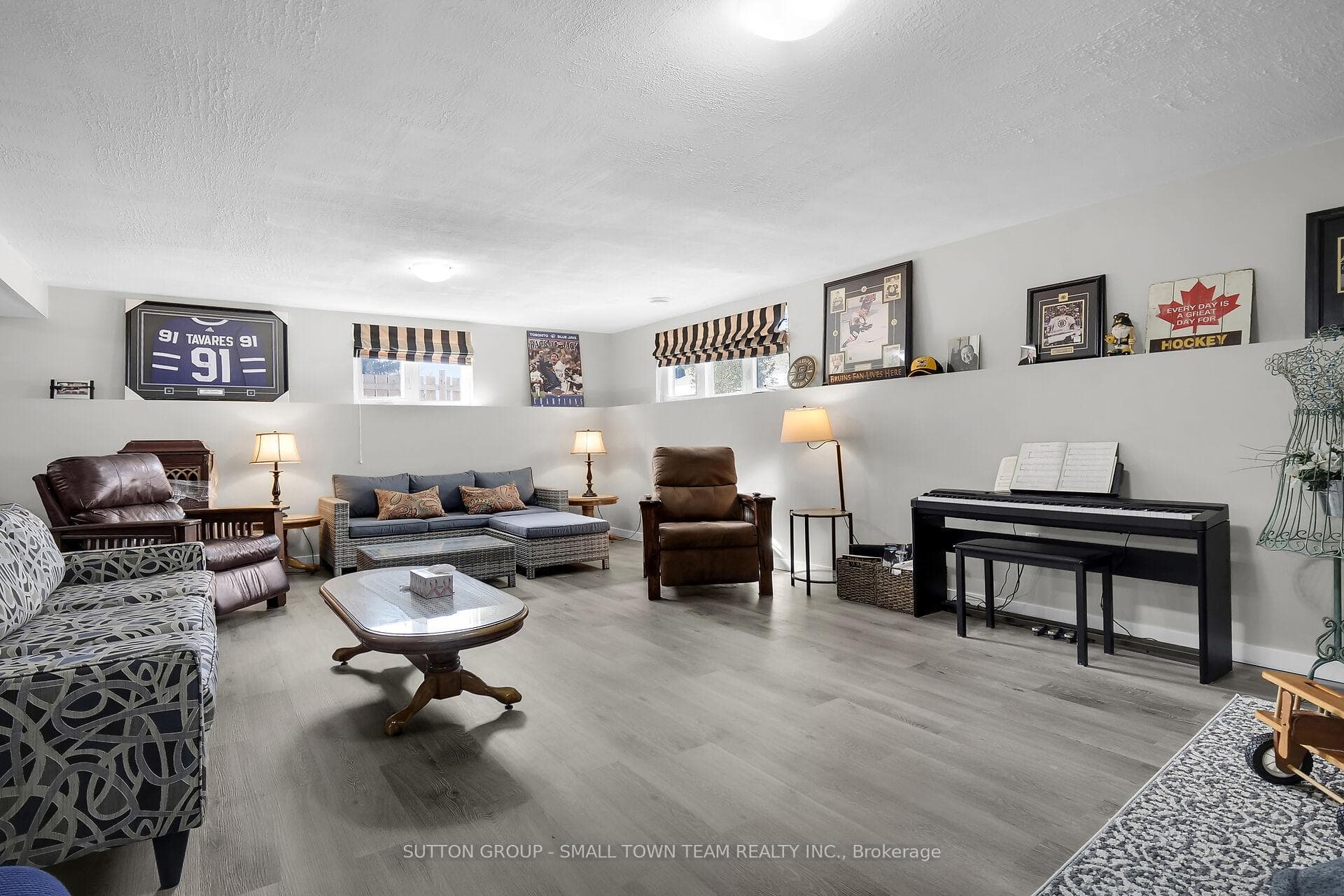 162 Roland Street photo 27