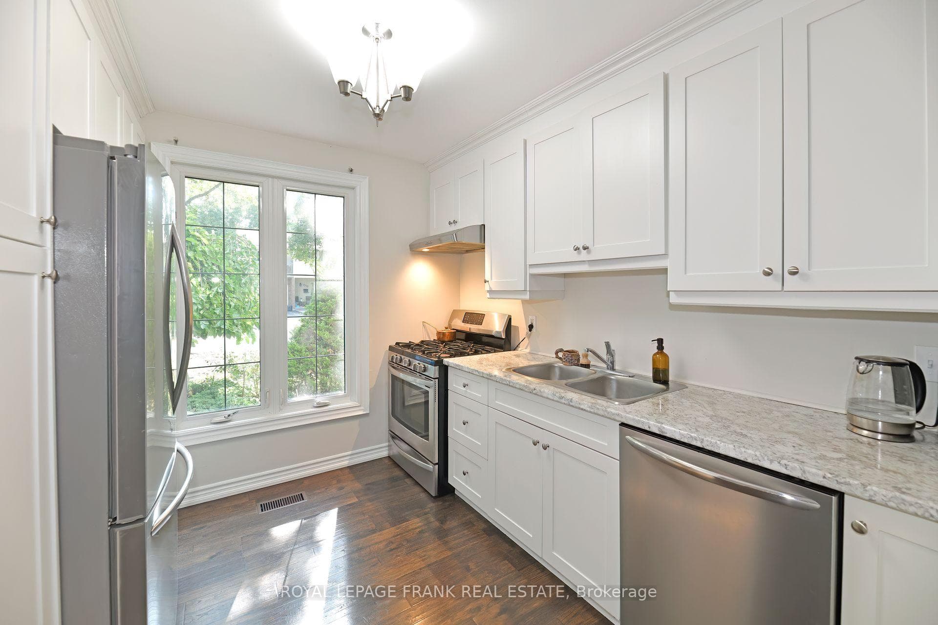 Kitchen with gas stove, B/I dishwasher