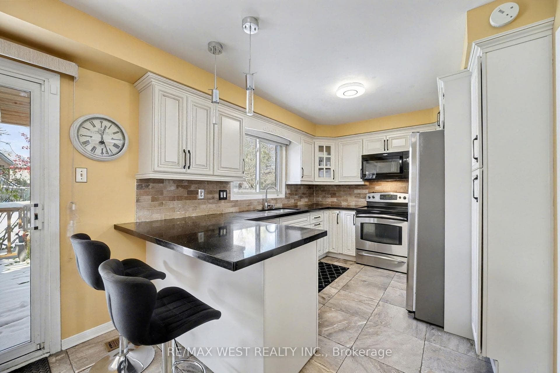 1155 Willowbank Trail photo 6