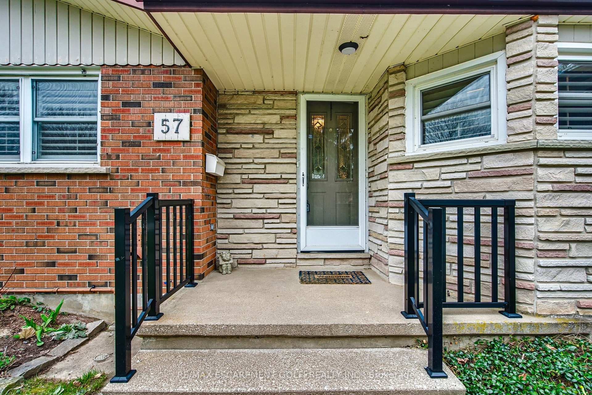 57 Richelieu Drive photo 4