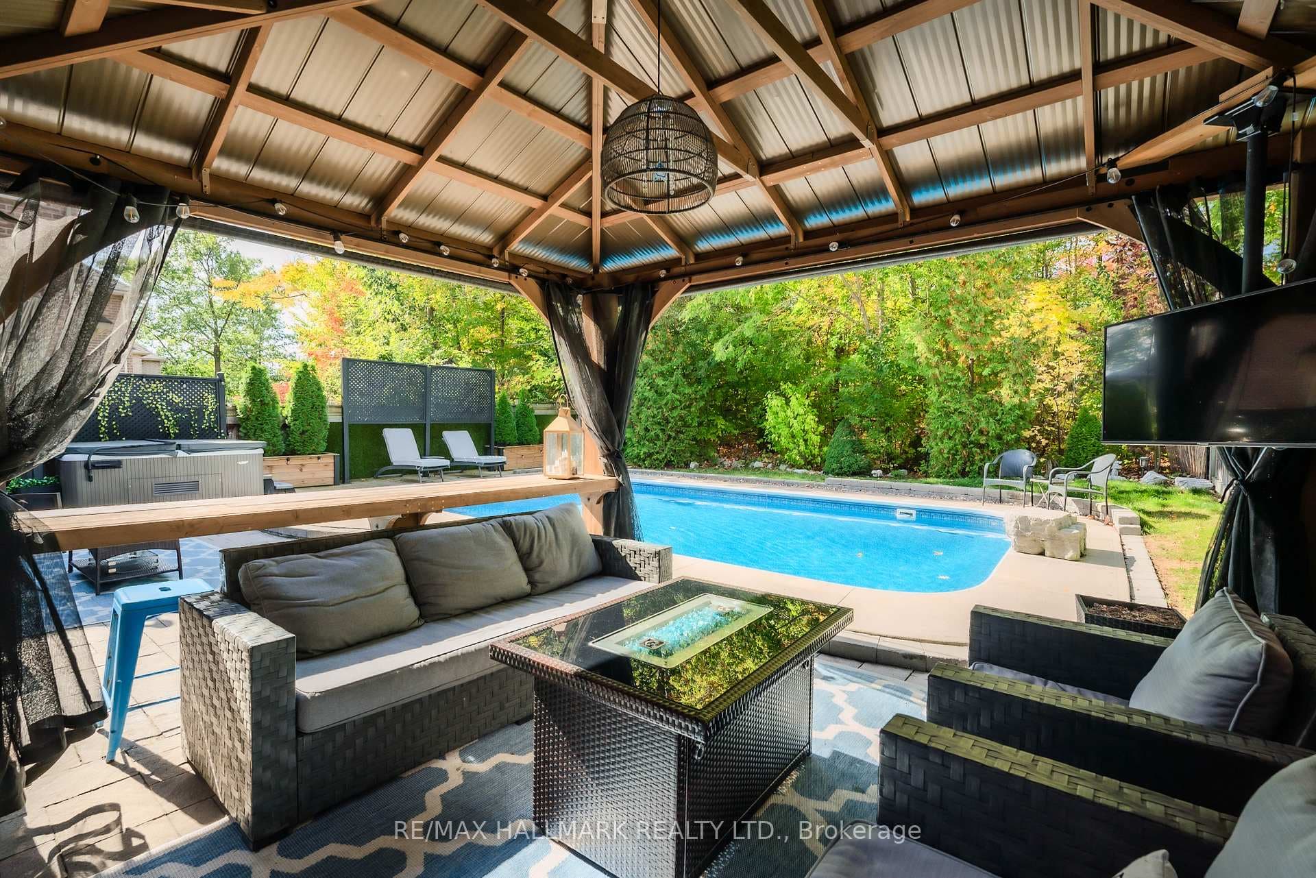 566 Maitland Drive photo 26
