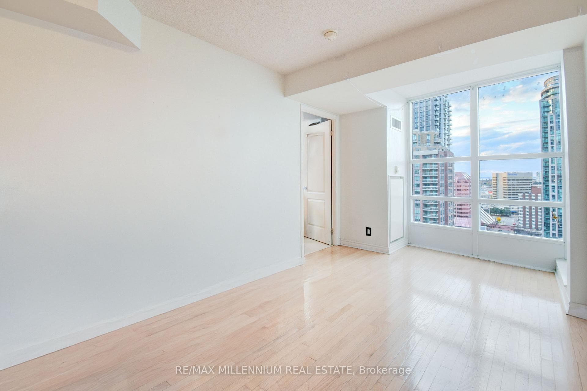33 Elm Drive Unit 2006 photo 7