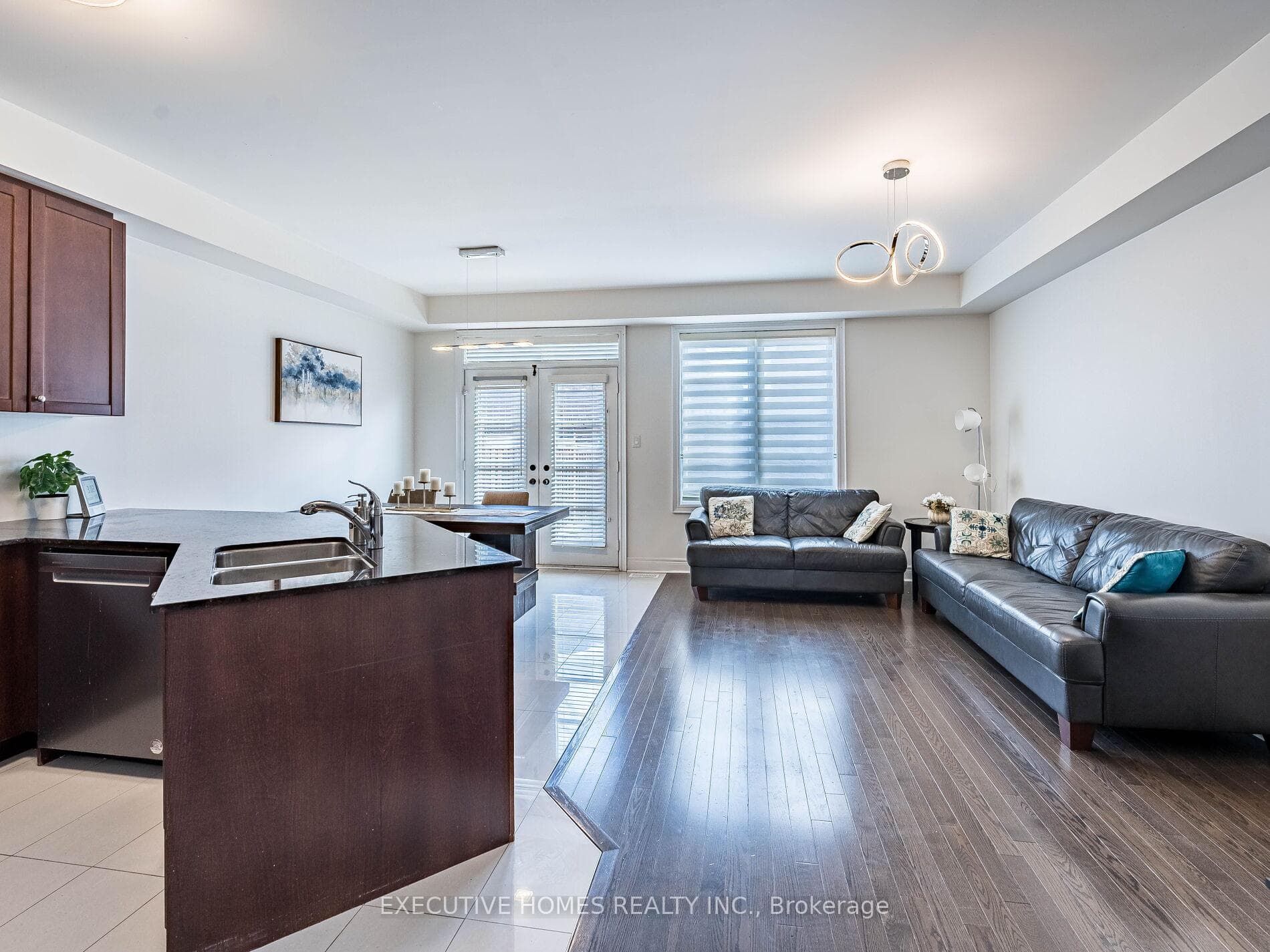 15 Lowther Avenue photo 6