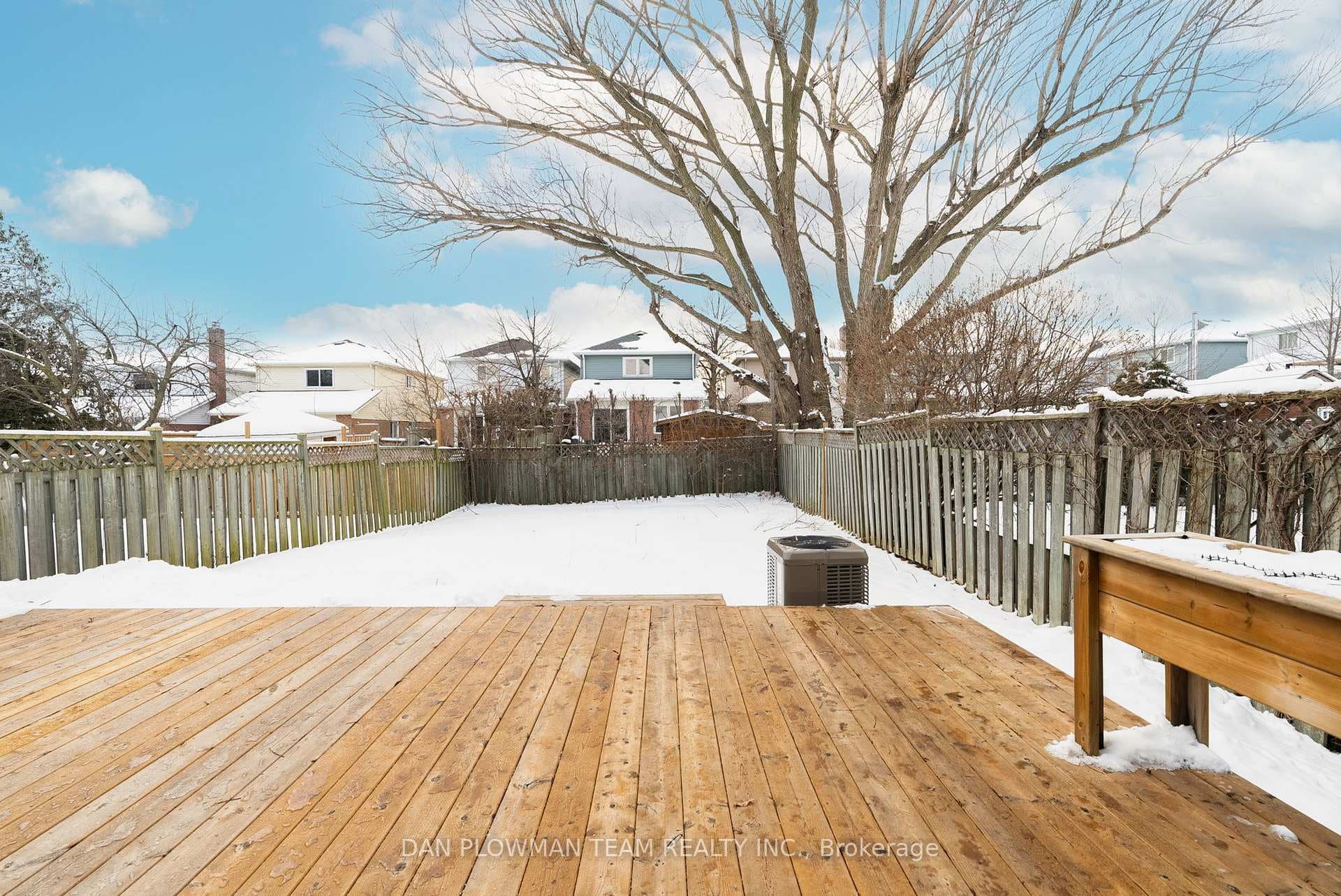 174 Adele Crescent photo 33