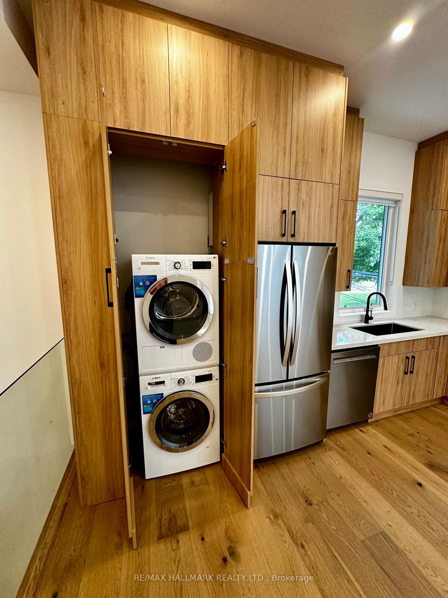 31L Cam Fella Lane Unit Upper photo 16