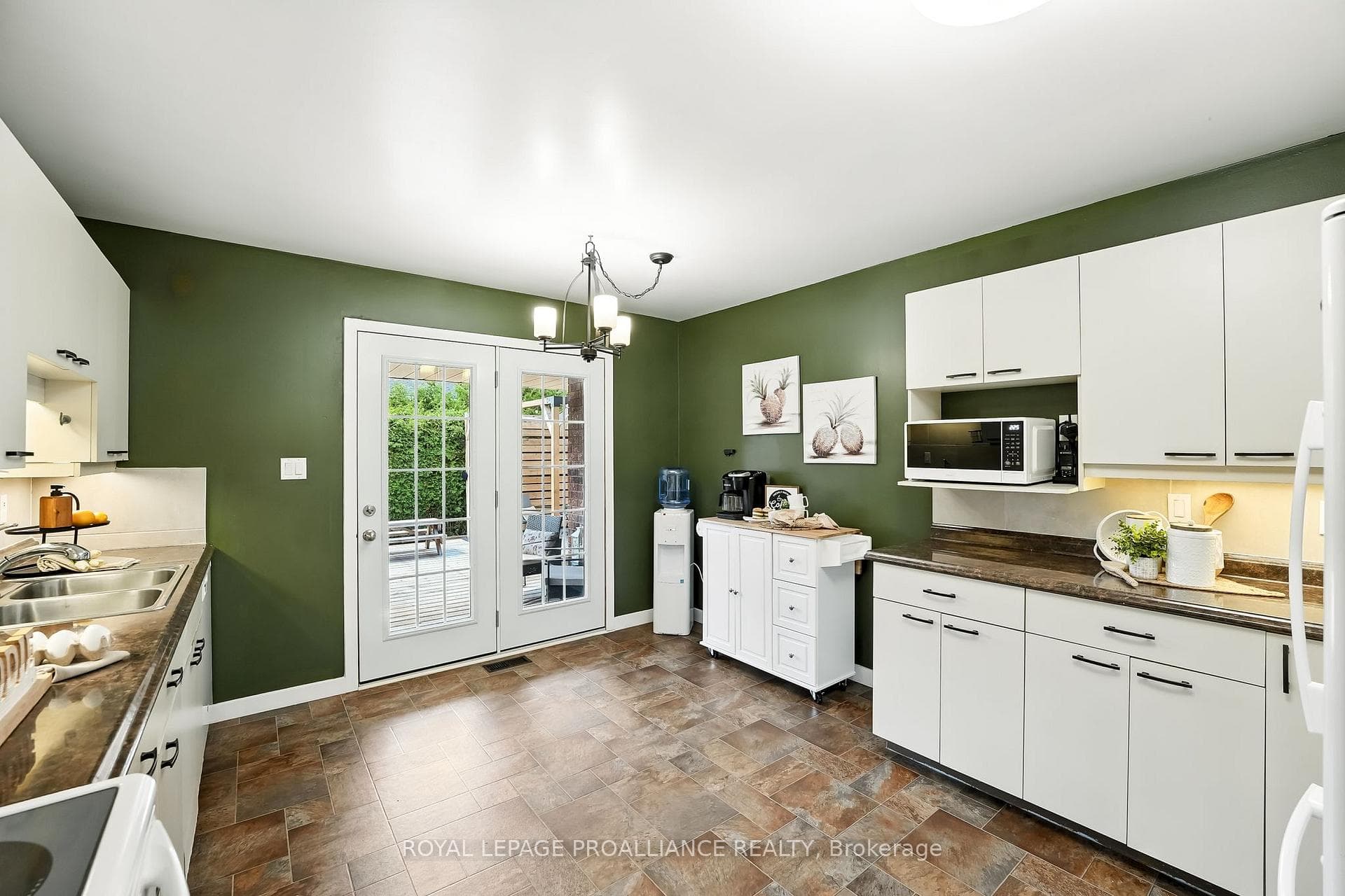 11 Iroquois Avenue photo 11