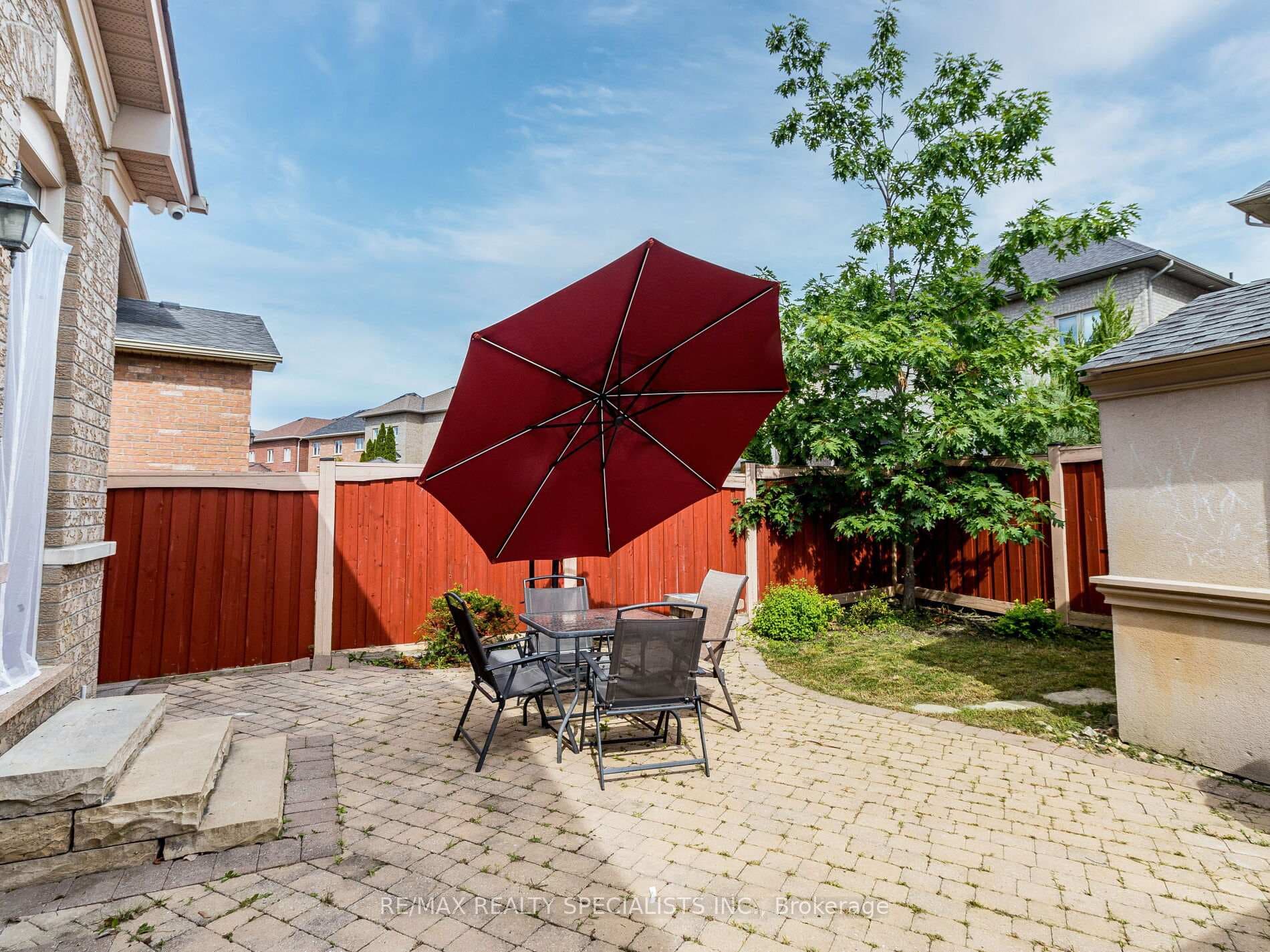 182 Hansard Drive photo 36