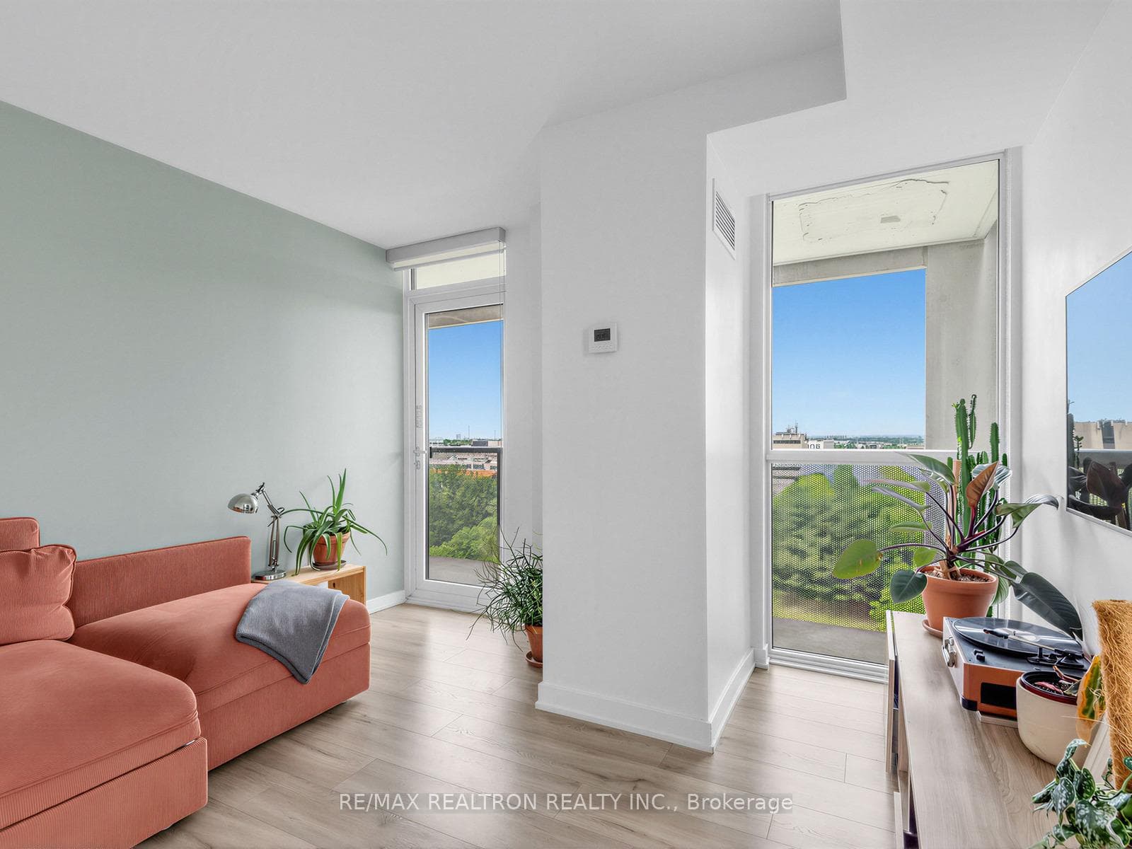 160 Flemington Road Unit 1005 photo 2