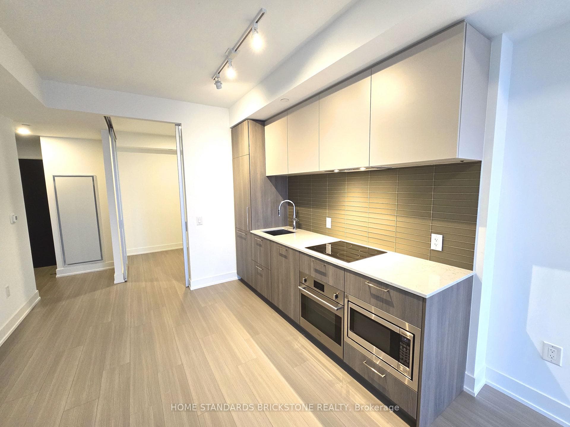 KITCHEN & DINING