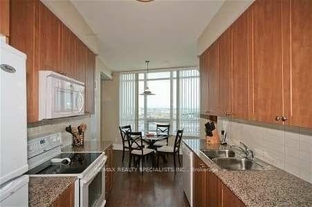 330 Burnhamthorpe Road Unit 3207 photo 6