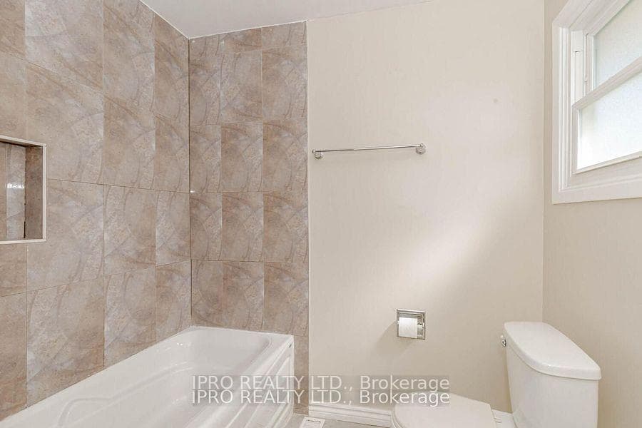 211 Leaside Drive photo 26