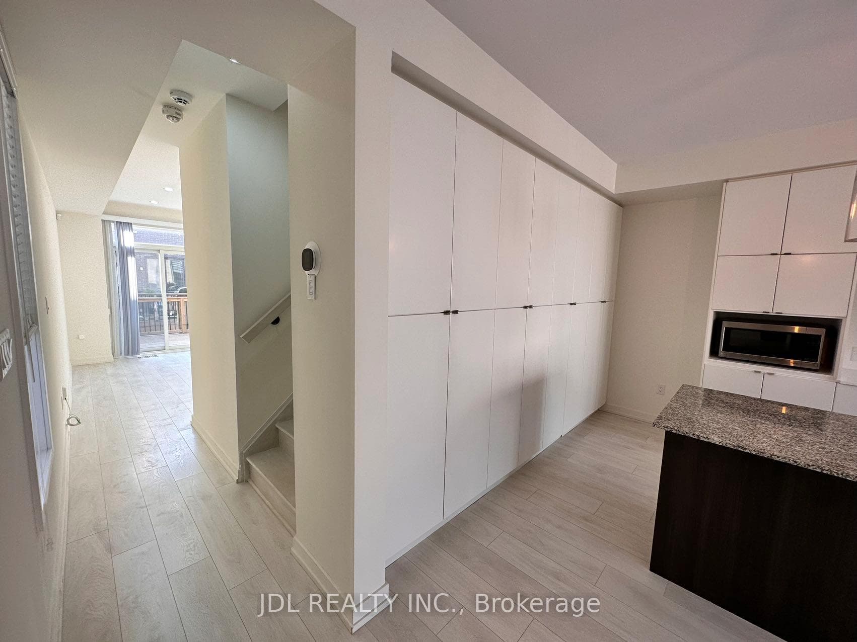 175 Huguenot Road photo 13