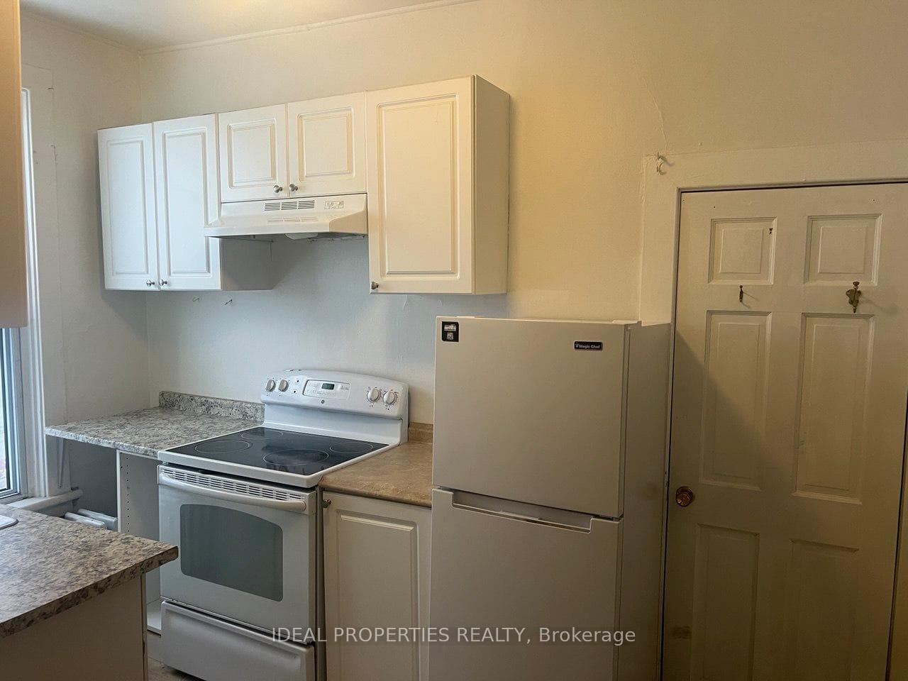 277 BRONSON Avenue Unit 1 photo 4