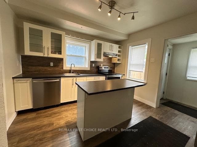 102 Machar Avenue photo 8