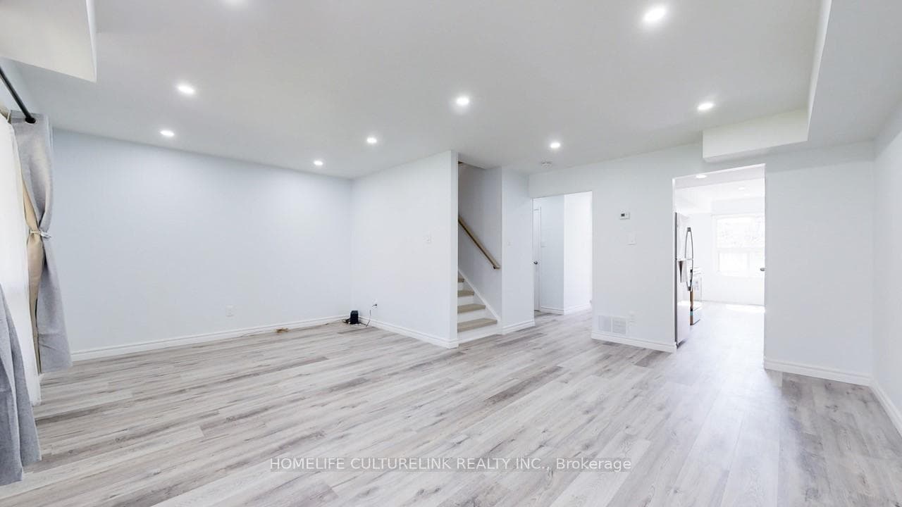 104 Huntingdale Boulevard Unit M&2nd photo 5