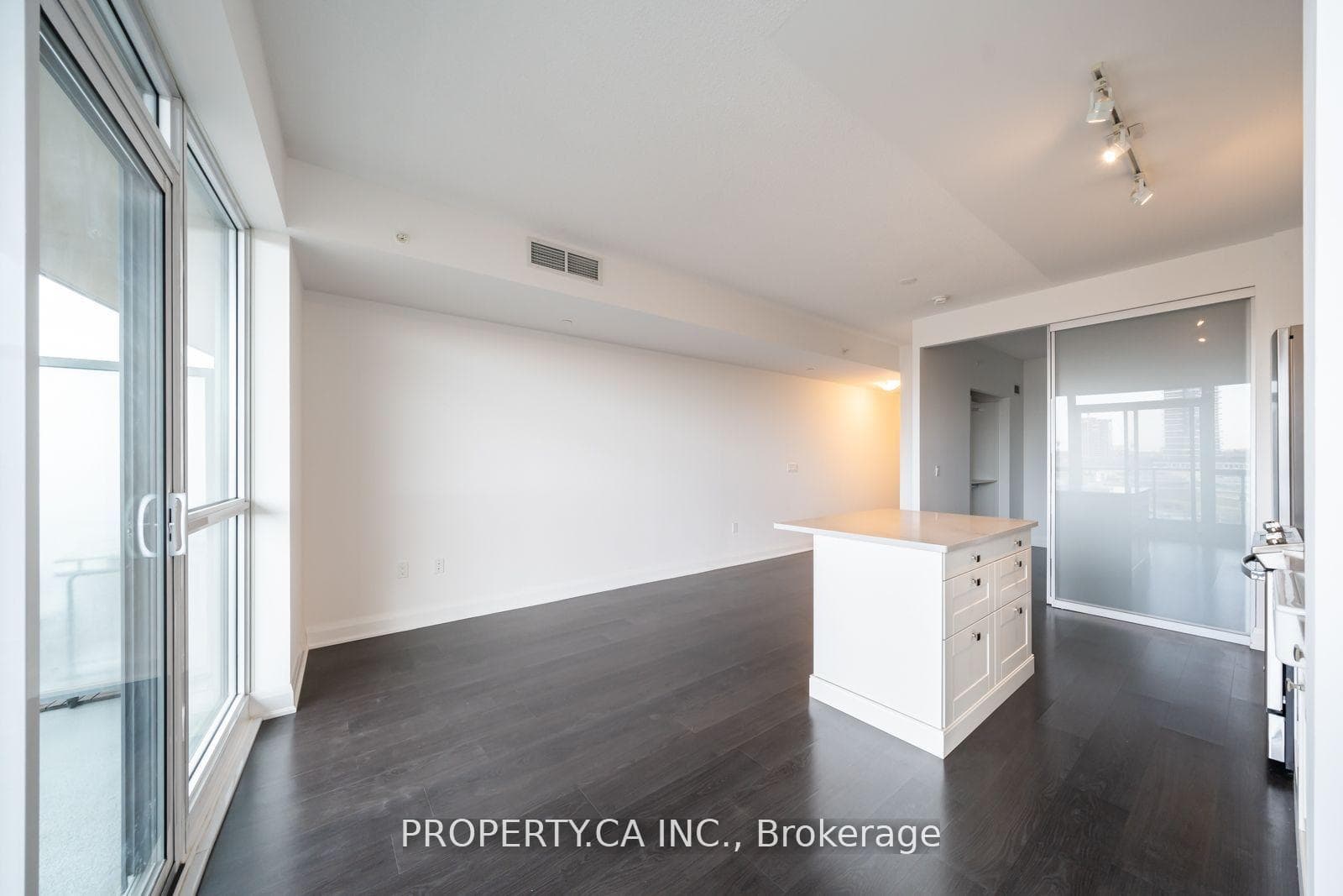 160 Vanderhoof Avenue Unit 601 photo 3