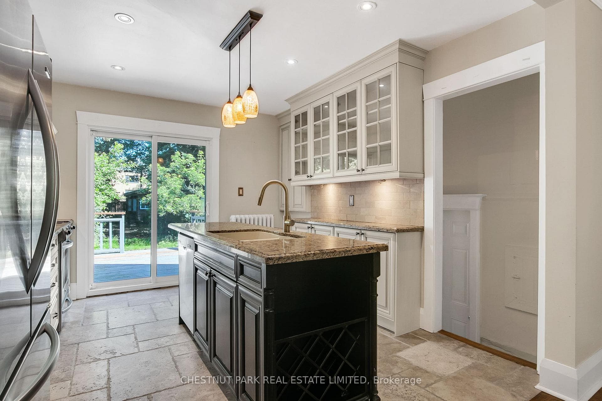 484 Merton Street photo 19