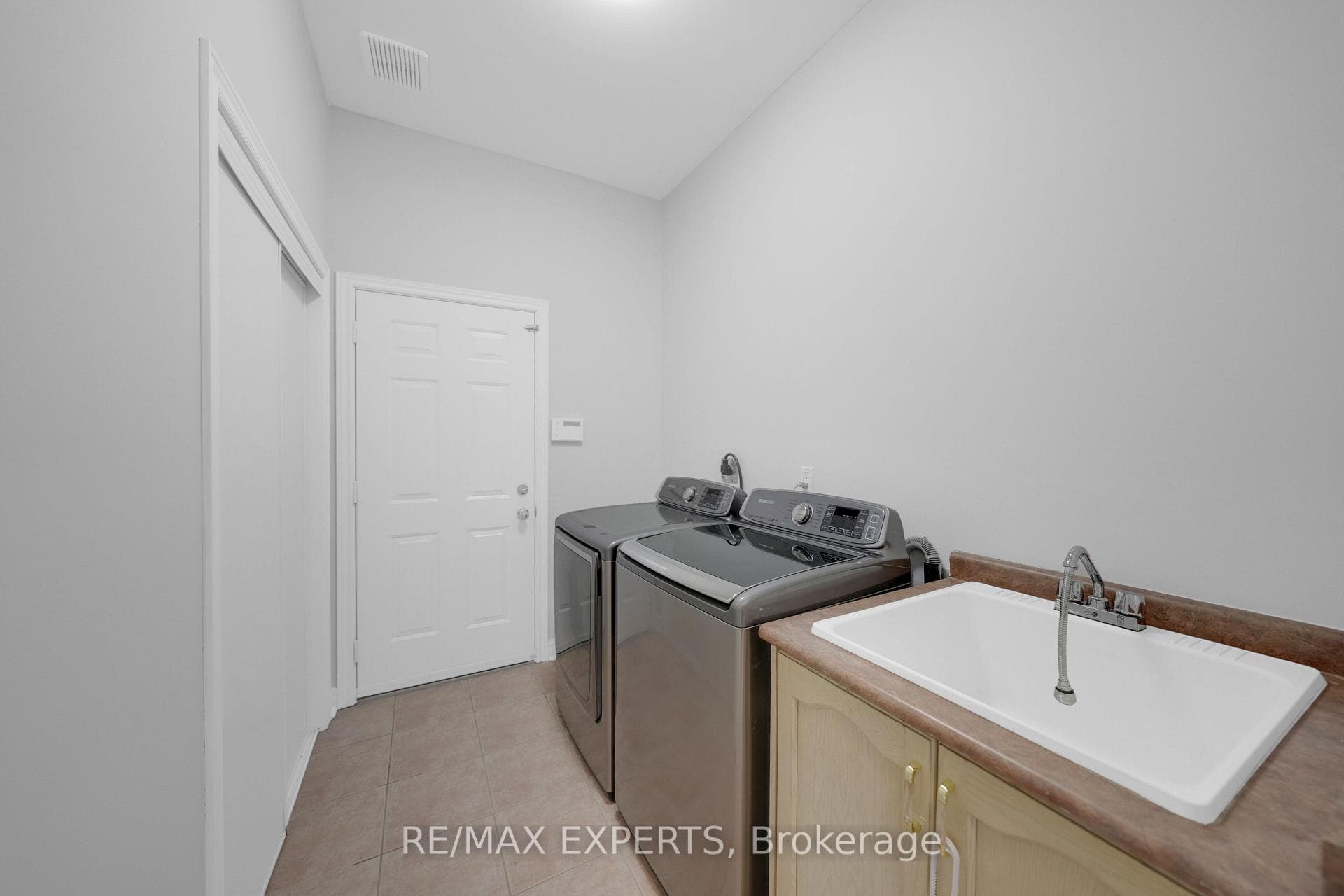 82 Athabasca Drive photo 35