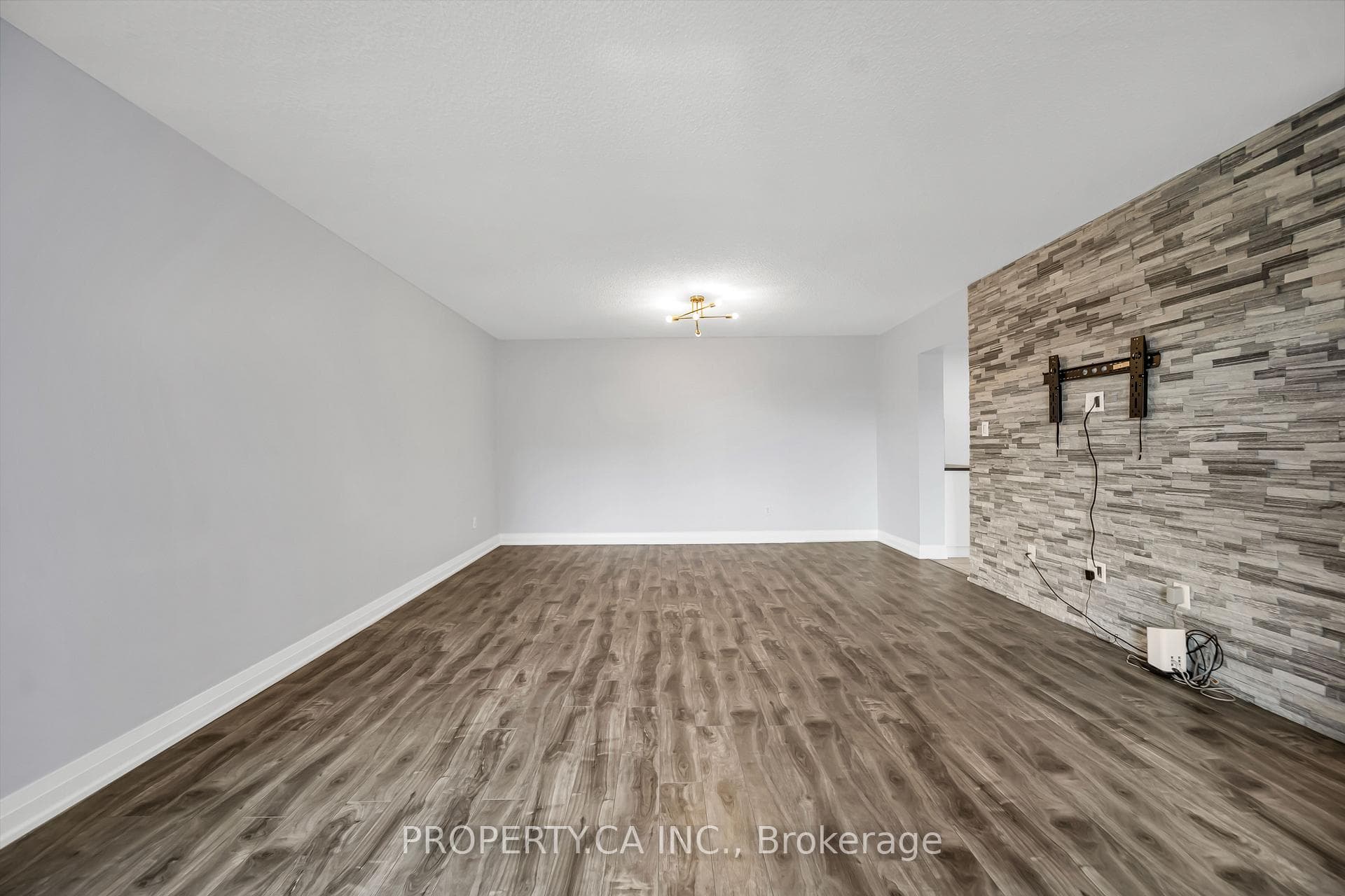 1535 Lakeshore Road Unit 305 photo 8
