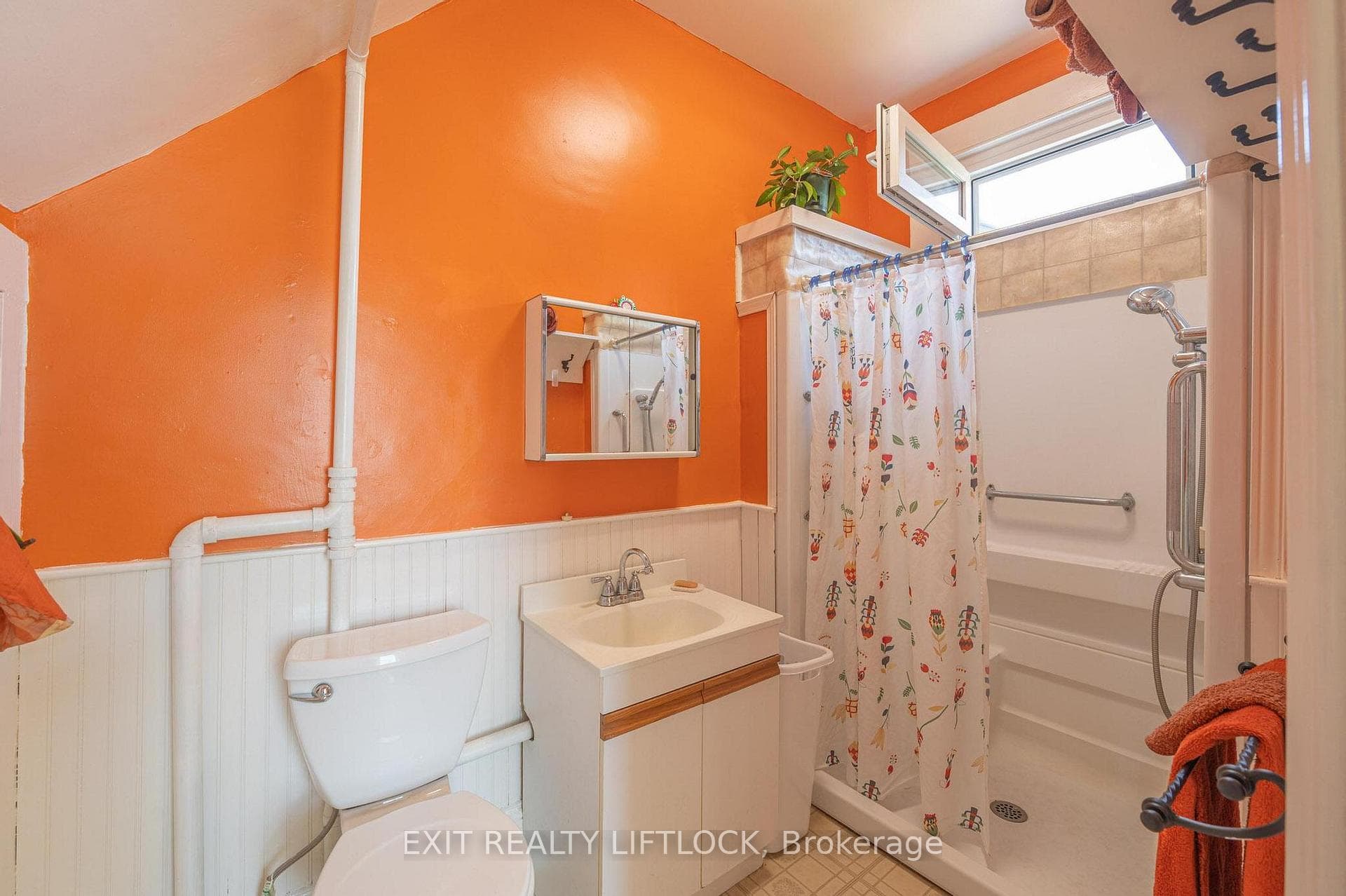 352 Mark Street photo 6