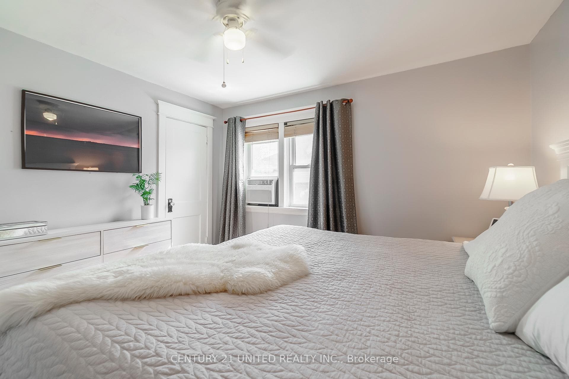 624 Charlotte Street photo 20