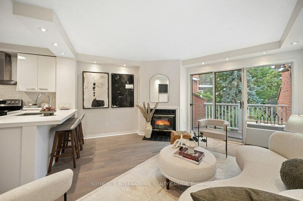 664 Wellington Street Unit Th A photo 3