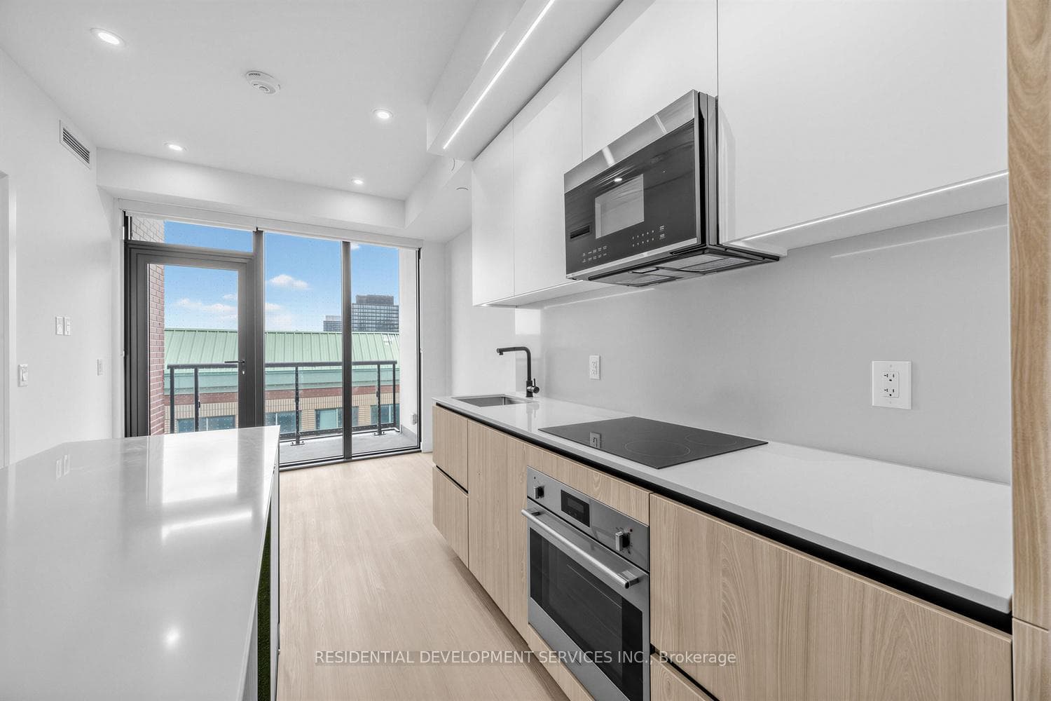 699 Sheppard Avenue Unit 505 photo 5
